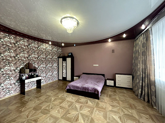 Квартира 4-комнатная, 200 кв. м, в Казани, ул. Аланлык, 47