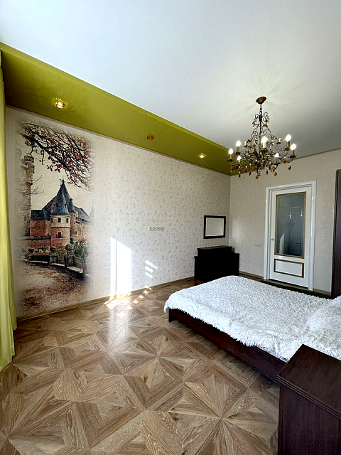 Квартира 4-комнатная, 200 кв. м, в Казани, ул. Аланлык, 47