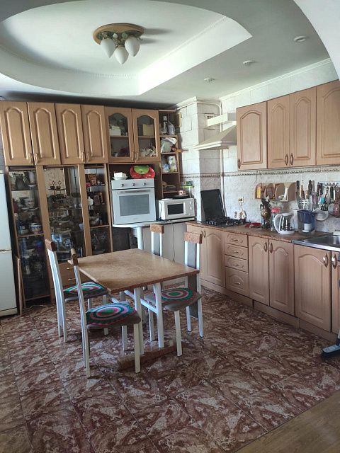 Дом, 2-этажный, 220 м², 10 соток