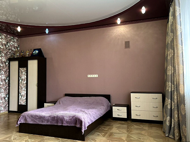 Квартира 4-комнатная, 200 кв. м, в Казани, ул. Аланлык, 47