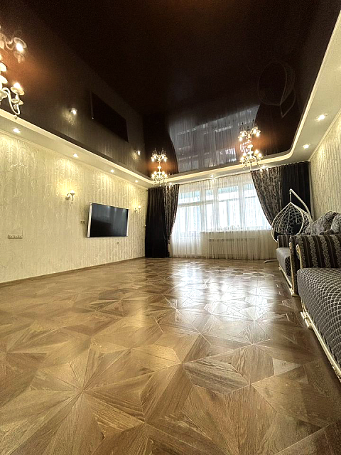 Квартира 4-комнатная, 200 кв. м, в Казани, ул. Аланлык, 47