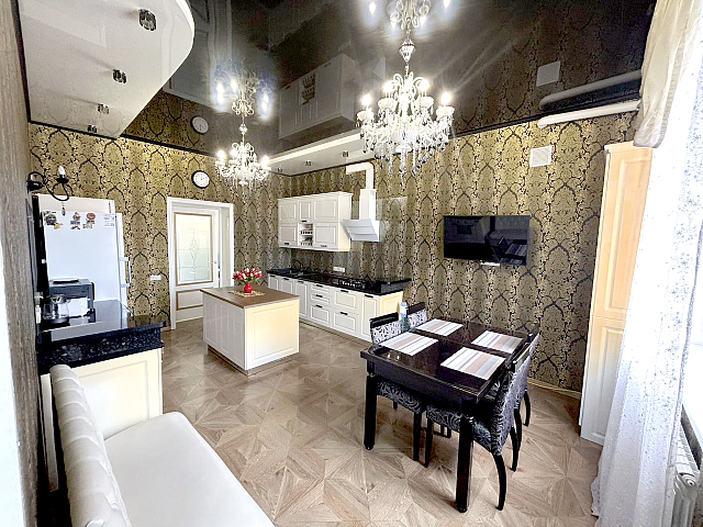 Квартира 4-комнатная, 200 кв. м, в Казани, ул. Аланлык, 47