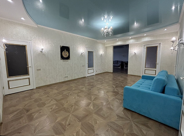 Квартира 4-комнатная, 200 кв. м, в Казани, ул. Аланлык, 47