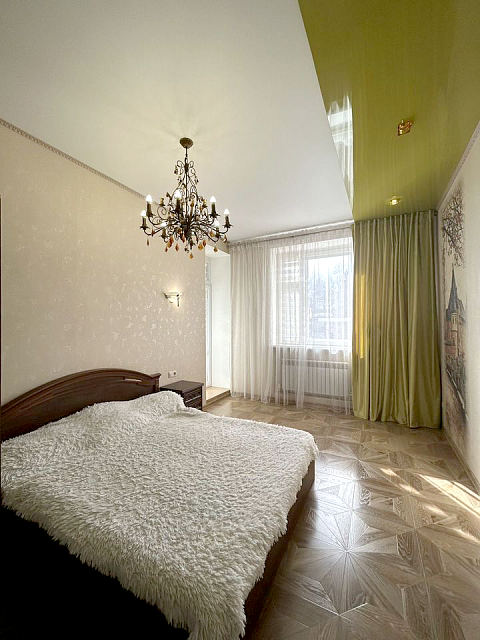 Квартира 4-комнатная, 200 кв. м, в Казани, ул. Аланлык, 47